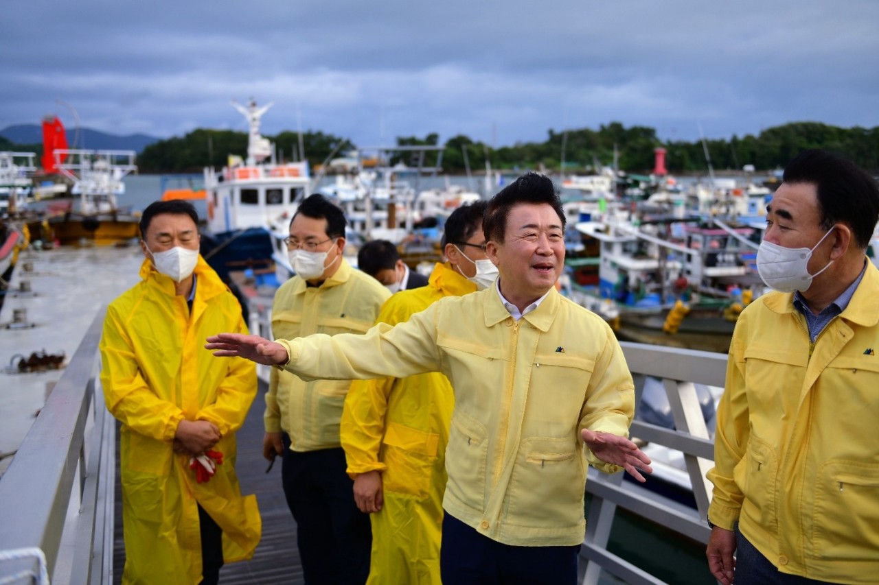 ▲ 2일 오후 국동항 어선대피 상황 점검 모습