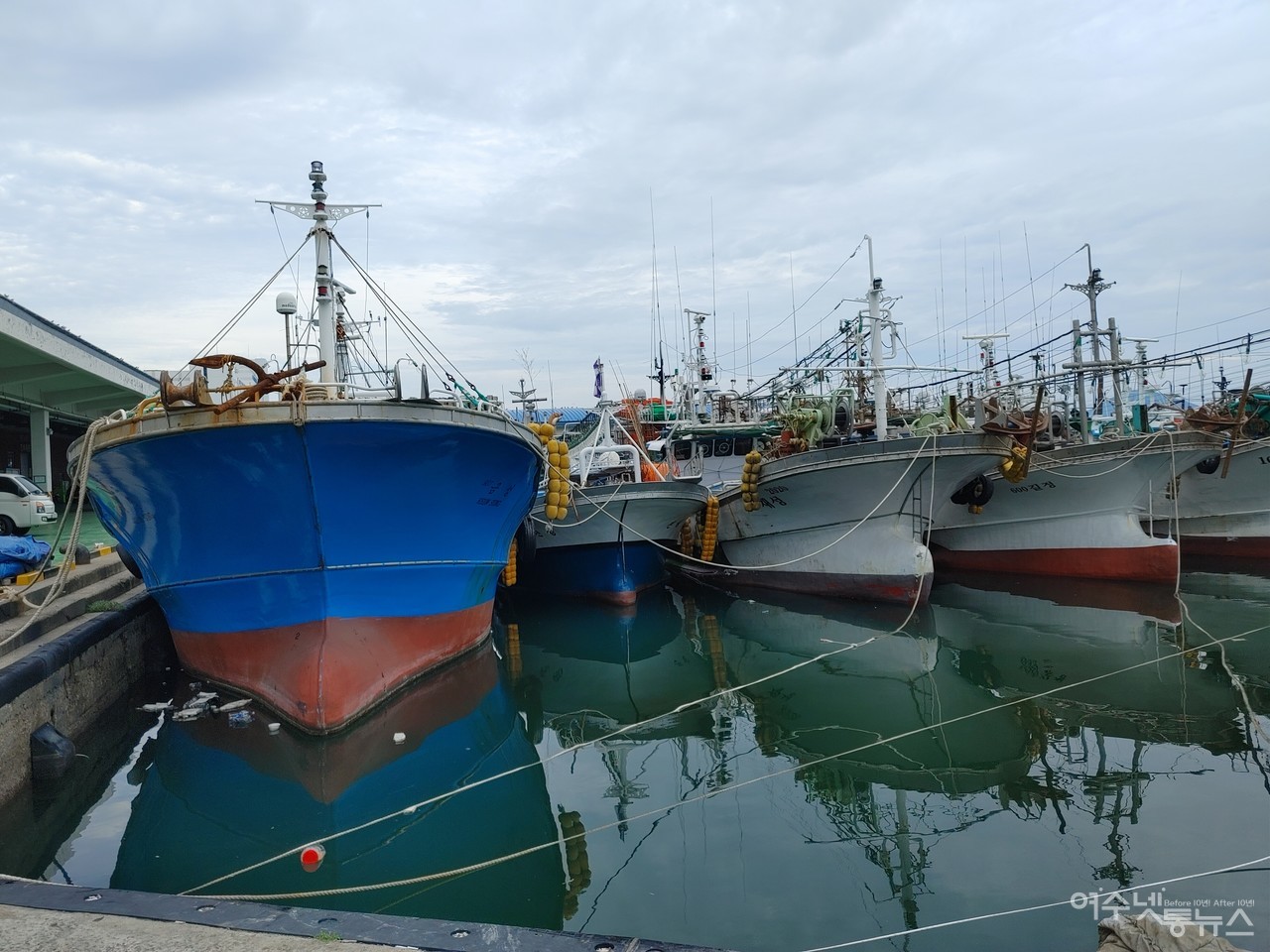 ▲ 역대급 태풍 힌남노의 북상을 앞두고 태풍대비중인 여수항 포구 ⓒ심명남