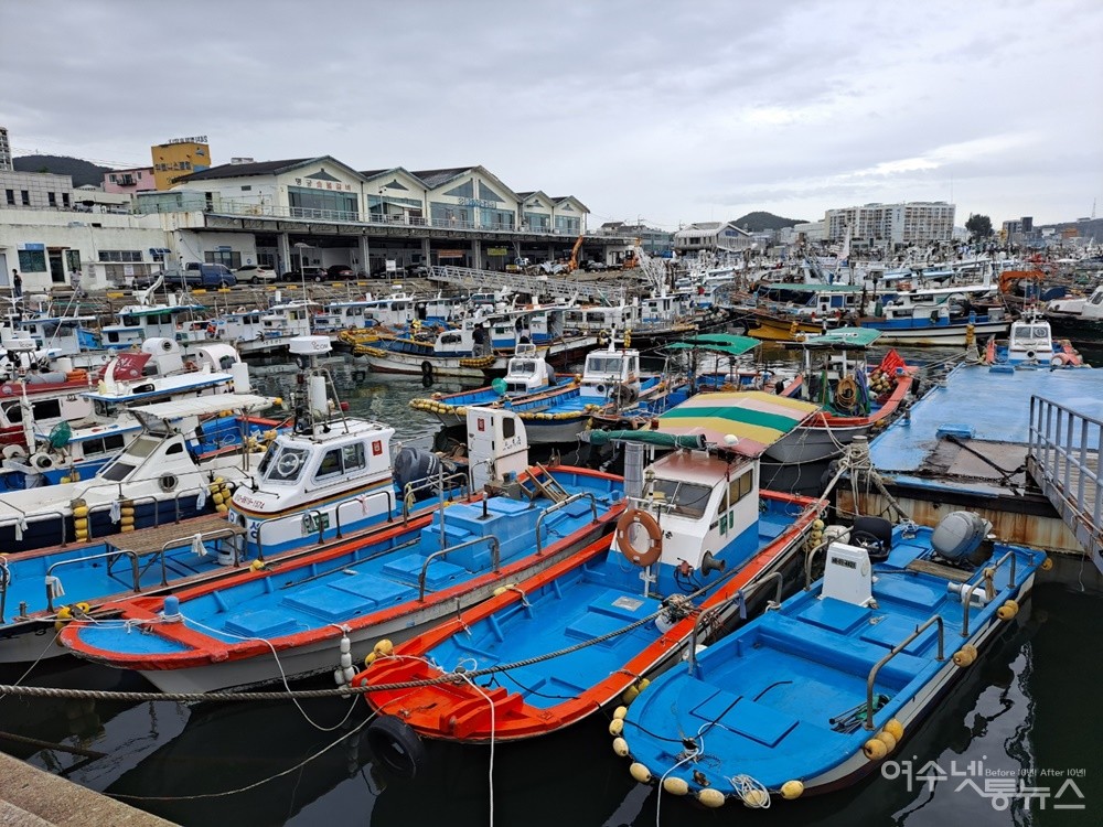 ▲ 태풍 힌남노를 피해 여수 국동항에 정박중인 어선이다.ⓒ조찬현
