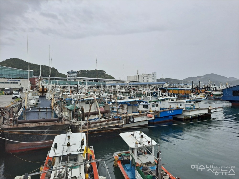 ▲ 여수 국동항에 수많은 어선이 피항중이다. ⓒ조찬현