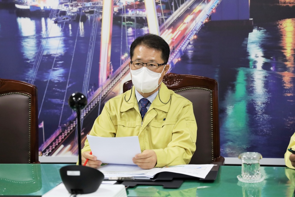 ▲  관내 유·초·중·고·특수학교 교(원)장 긴급 영상회의 모습