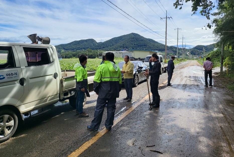 ▲화양면 창무~백초 도로침수구간 복구 사진