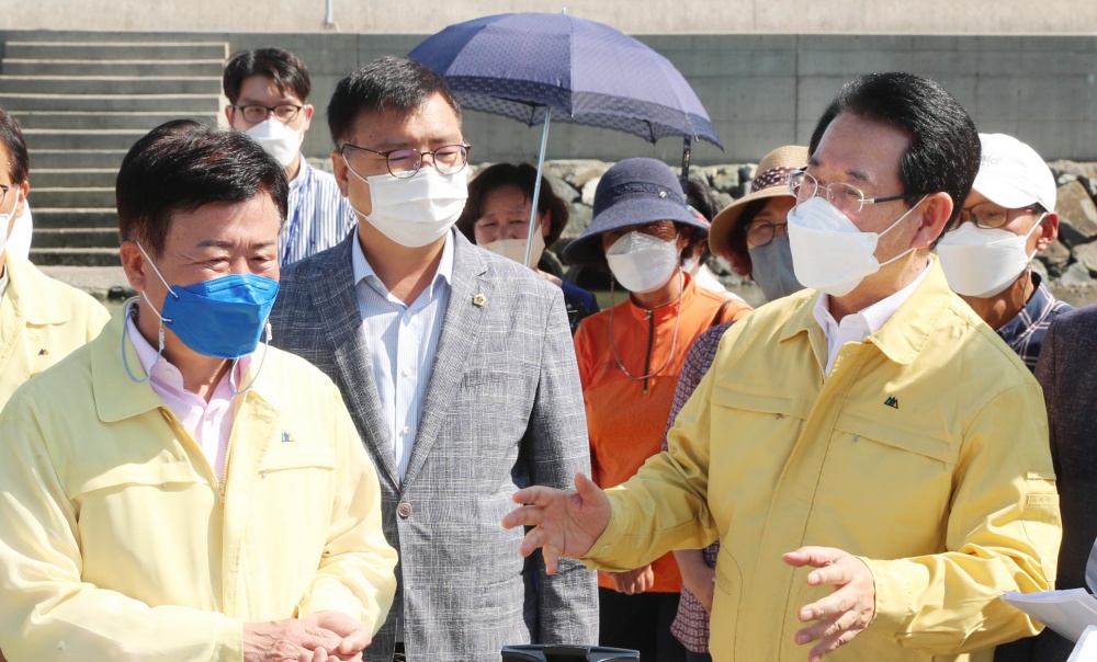 ▲ 여수 만흥항 방문한 김영록 도지사