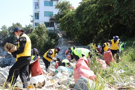 ▲ 수해지역 찾은 경찰관