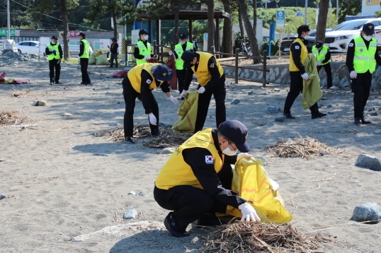 ▲ 수해지역 찾은 경찰관