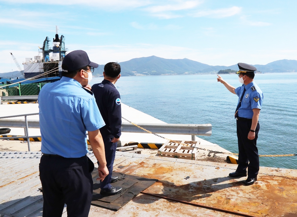 ▲ 다중이용선박 치안현장 점검 모습