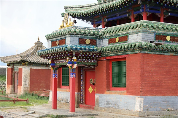 ▲에르덴조사원 내에 있는 건물로 어디서 많이 본듯한 건축양식이다. 몽골의 건축은 한반도에 지대한 영향을 끼쳤다. ⓒ오문수