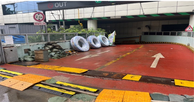 ▲ 아파트 지하주차장 입구