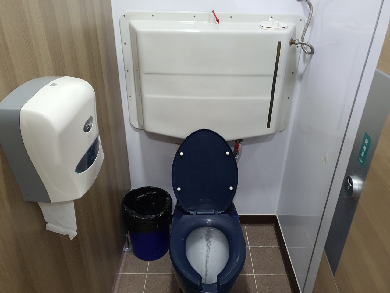 ▲ 청소 완료된 여수신북항 화장실 내부