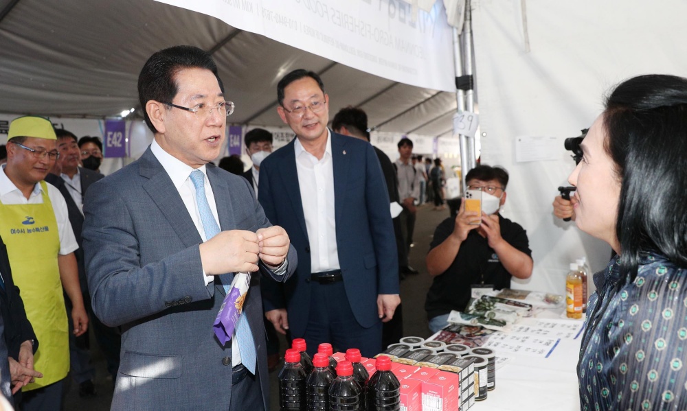 ▲  LA 한인축제를 방문한 김영록 도지사