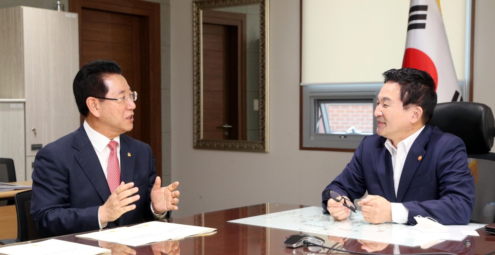 ▲ 김 지사가 원희룡 국토부장관을 면담하고 있다.