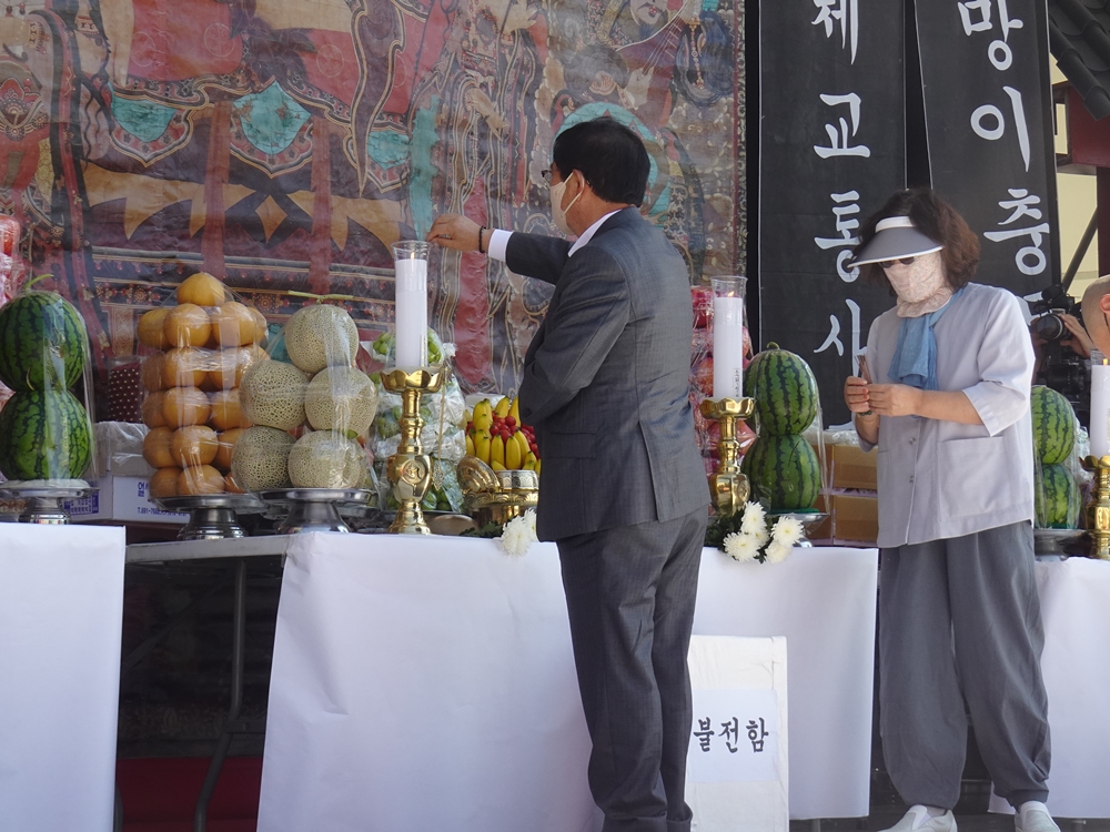 ▲ 분향하는 시민들