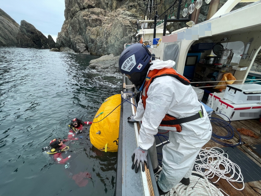 ▲ 좌초 어선 구조 모습