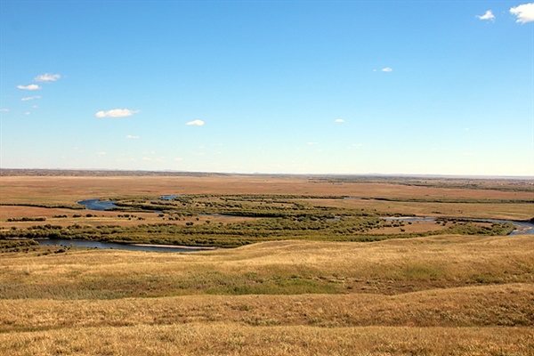▲할힌골 전투의 중심에 섰던 할흐강으로 강 건너편이 일본 관동군과 일본 괴뢰국이었던 만주군이 구소련군과 몽골 연합군에 맞서 싸웠던 현장이다. 할힌골전투(1939.5.11~1939.9.16)에서 일본 관동군 23사단 병력이 거의 전멸한 전투현장이다. ⓒ오문수