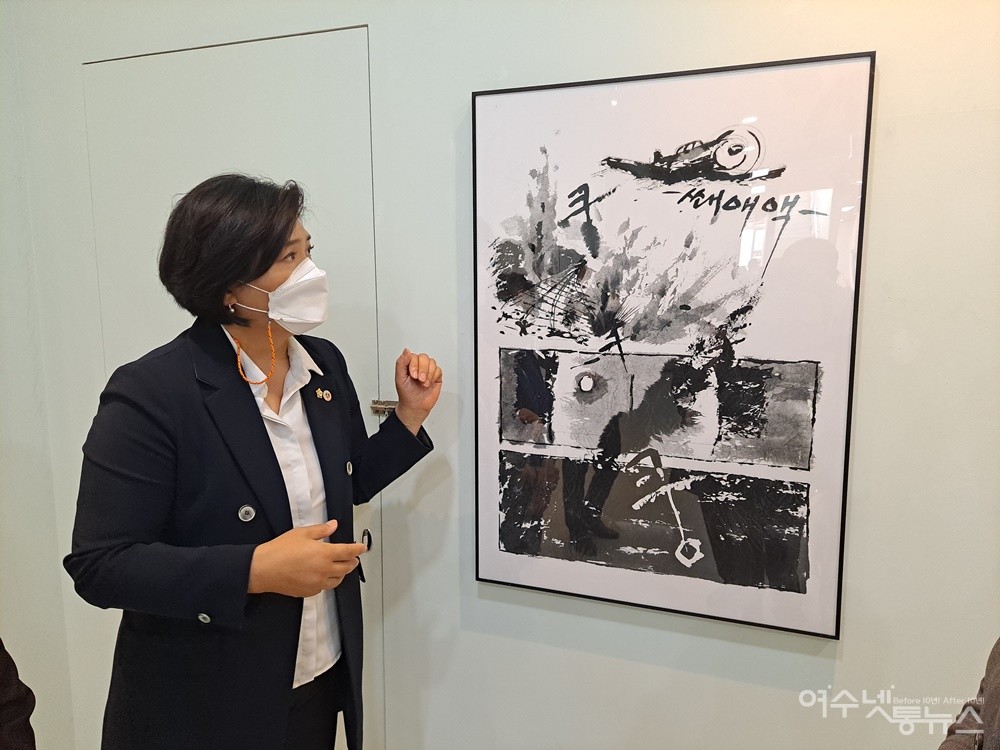 ▲ 여수시의회 이야포특위 박성미 위원장은 “이야포 미군폭격사건에 대해서 모르는 분들이 너무 많아요”라며 “중앙정부를 향해서 제2의 노근리 사건으로 보고 특별법 제정에 모두 한마음이 되고자 오늘 현장에 왔다”고 결연한 의지를 내비쳤다.ⓒ조찬현