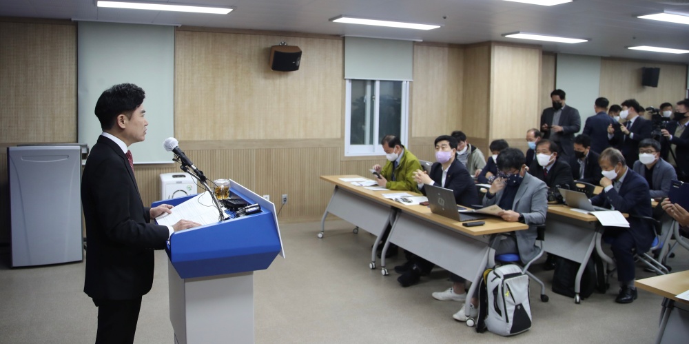 ▲ 취임 100일 기자회견 중인 김대중 전남교육감