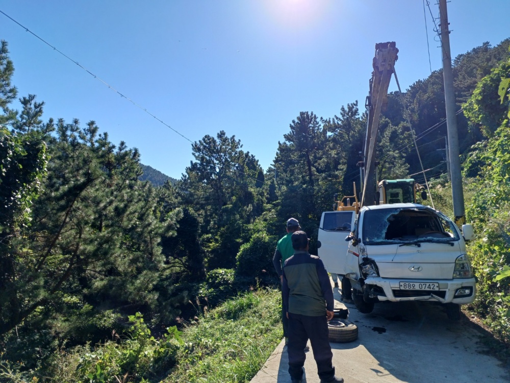 ▲사고 차량을 견인하고 있다. ⓒ김성수