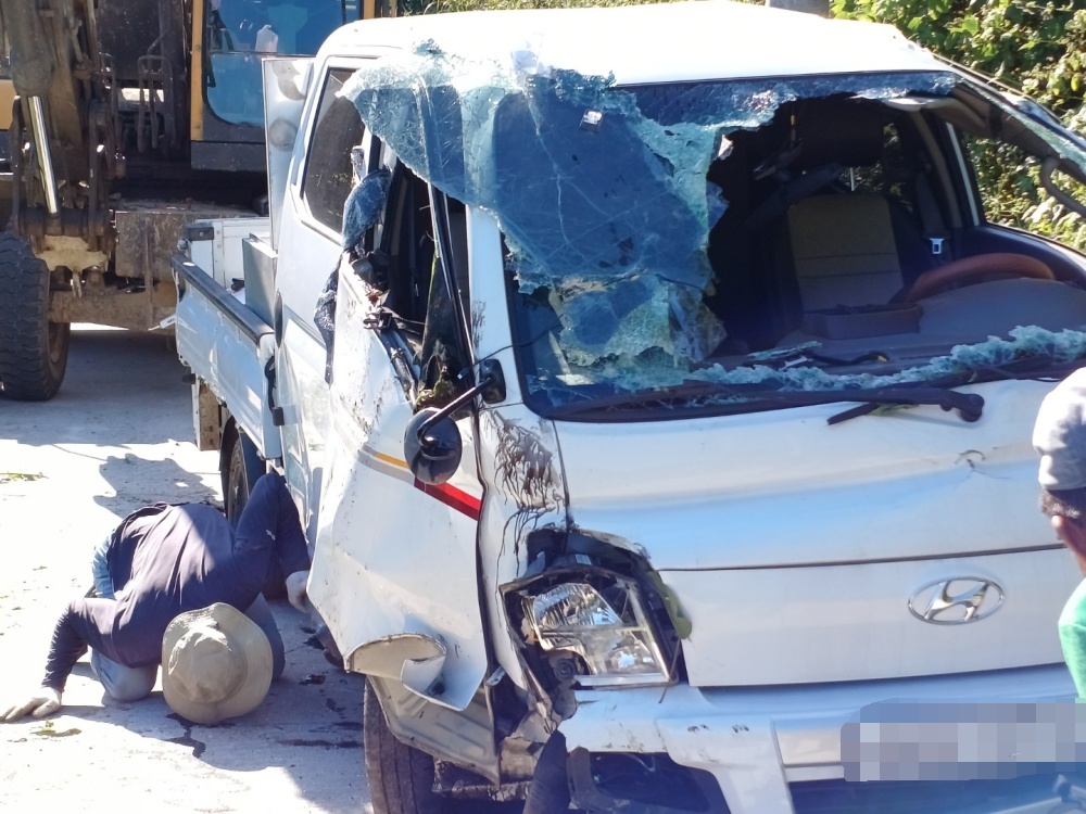 ▲ 사고 차량을 확인하는 모습 ⓒ김성수