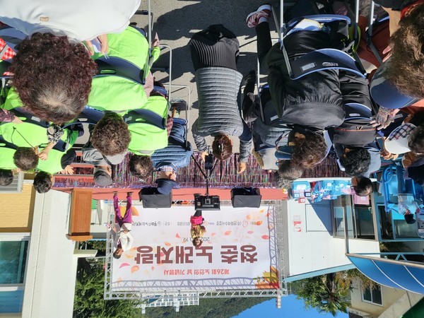 ▲ ⓒ 청춘노래자랑 본선 진출 어르신 공연 중