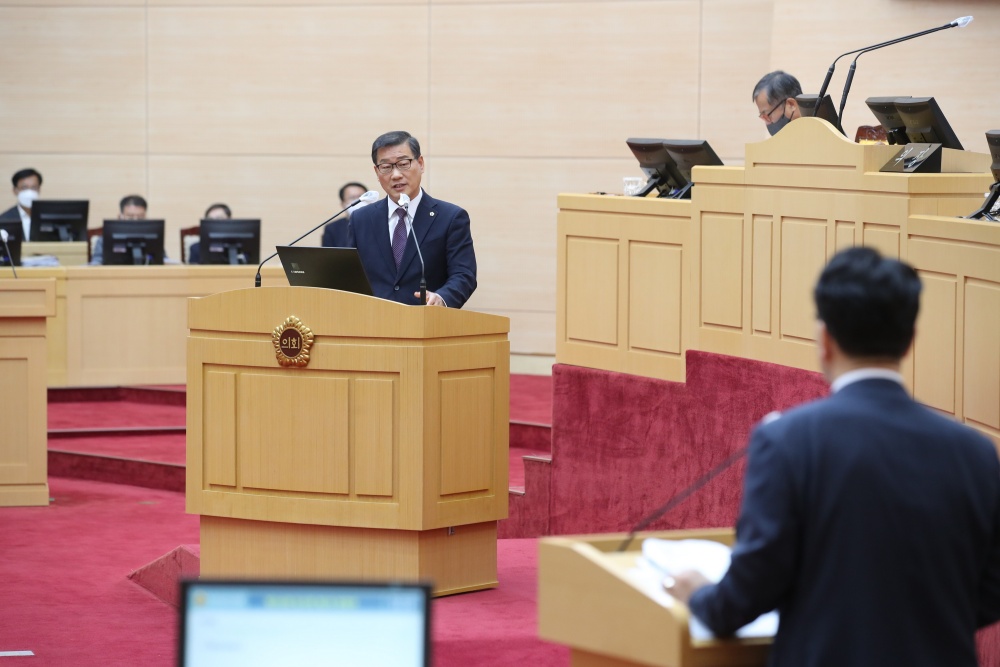 ▲전남도의회 제366회 임시회 제2차 본회의에서 전남교육정책을 질타한 이광일 도의원