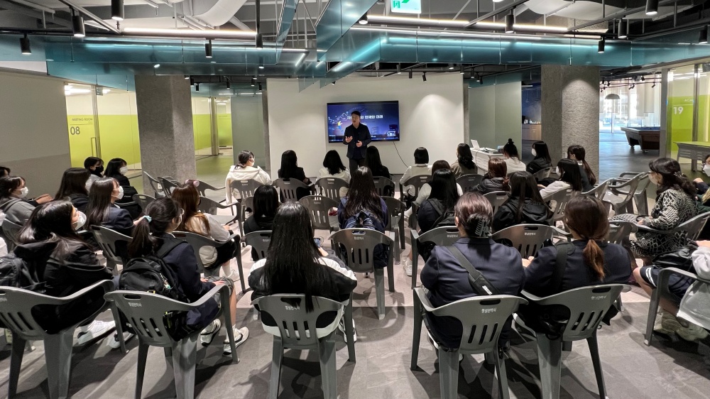 ▲ 미래산업 우수인재 육성을 위한 자율주행셔틀 체험교육