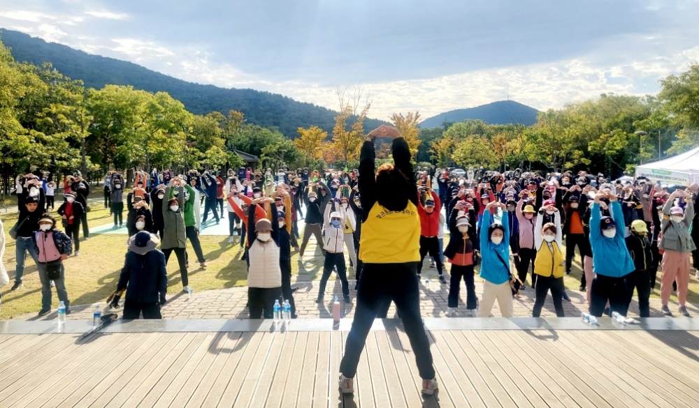 ▲ 22일 걷기좋은길 함께걸어요 행사에 시민 500여명이 참가했다.