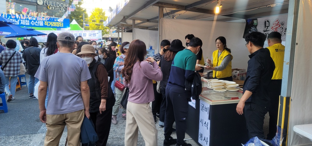 ▲광주광역시 충장로에서 열린 어식백세 수산물 직거래장터 모습