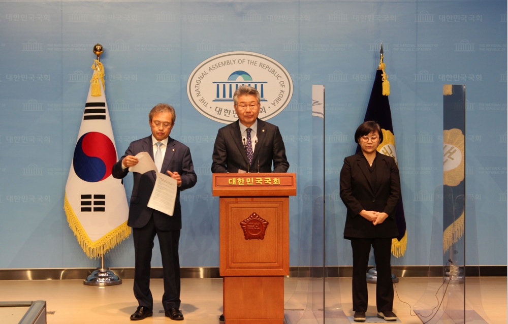 ▲ 공동기자회견에서 발언하는 김회재 국회의원