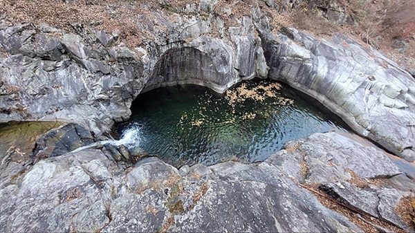 ▲  덕산계곡에서 가장 아름답다고 소문난 아랫용소 모습. 영화 '남부군' 목욕장면 촬영지로 유명하다.ⓒ오문수