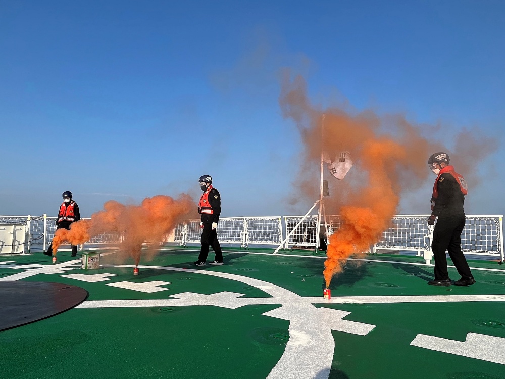 ▲ 조난신호 점화 실습