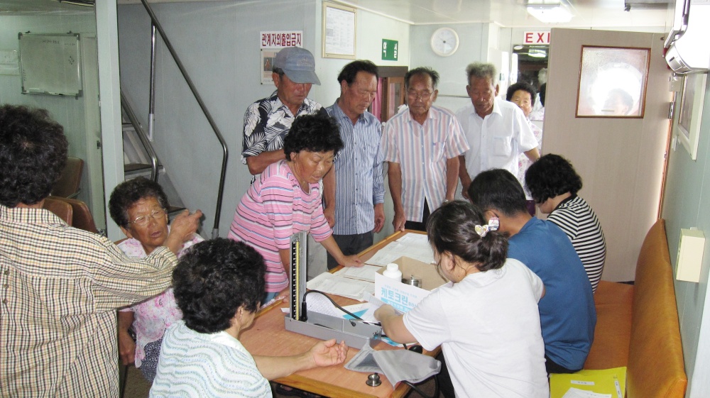 ▲ 병원선 진료 모습