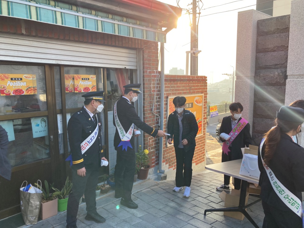 ▲ 여수경찰서 학교폭력 예방 등교길캠페인 모습