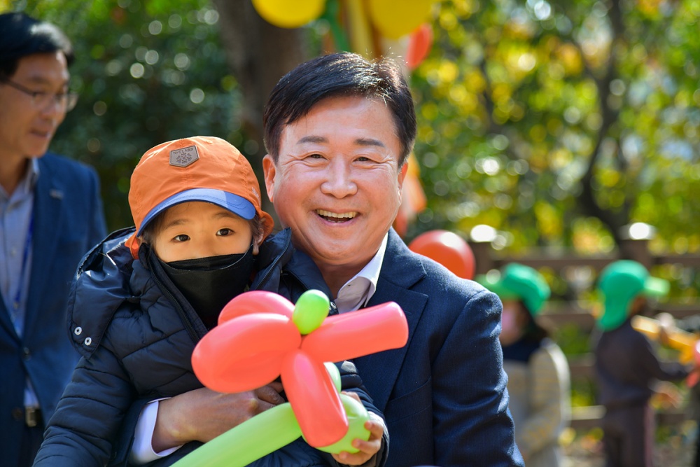 ▲ ‘사나래 유아숲체험원’ 개장식에 참여한 정기명 여수시장