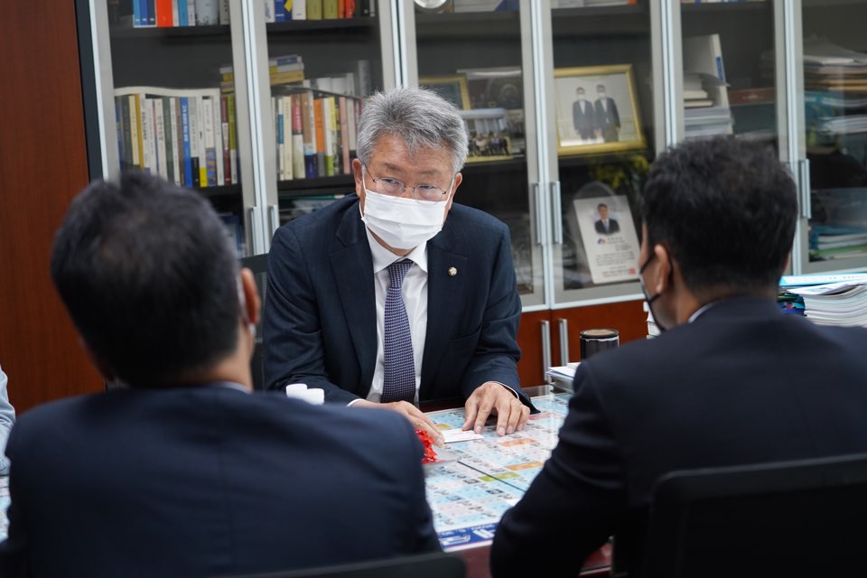 ▲ 김회재 국회의원이 제주항공 송경훈 경영지원실장, 고경표 커머셜본부장을 면담하고 있다.