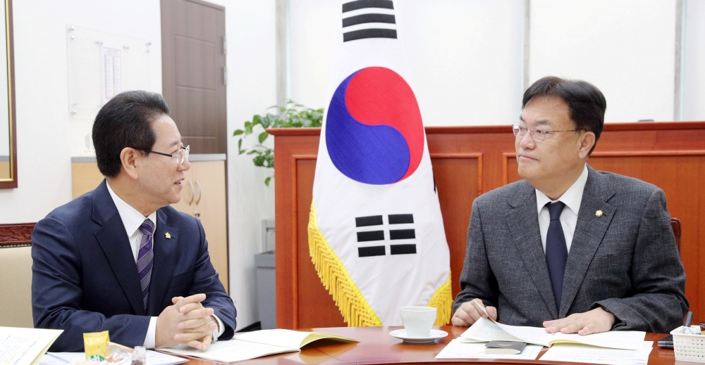 ▲ 국민의힘 정진석 비대위원장과 면담하는 김영록 도지사