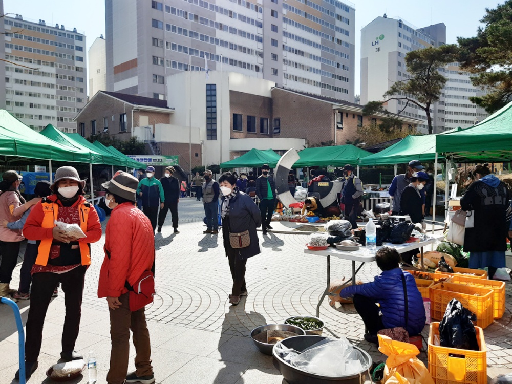 ▲ 율촌면 행복장터