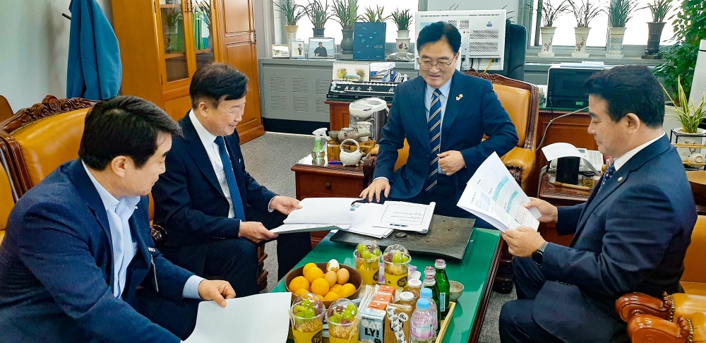 ▲ 국회 예결위 소위 기간인 18일 국회를 방문한 정 시장