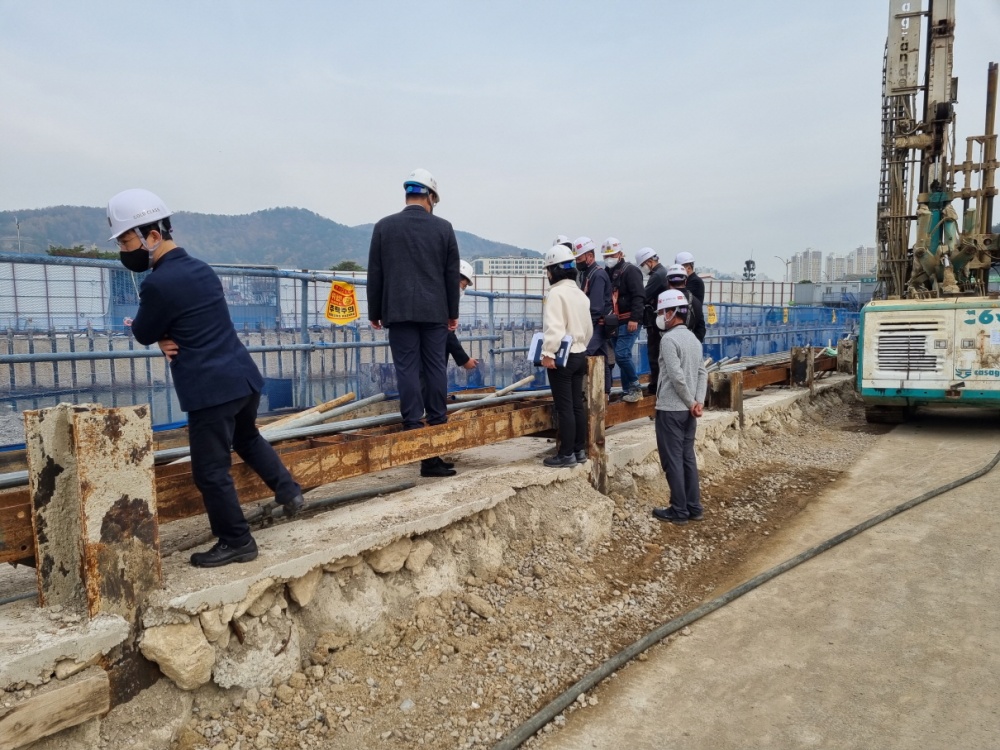 ▲ 사고현장을 방문한 조사위원