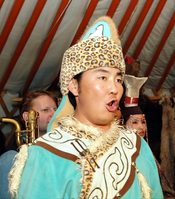 ▲ 허어미를 노래하는 '졸사르' 모습 . 허어미는 영혼의 소리라고 불리워진다. ⓒ몽골 가이드 저리거 제공