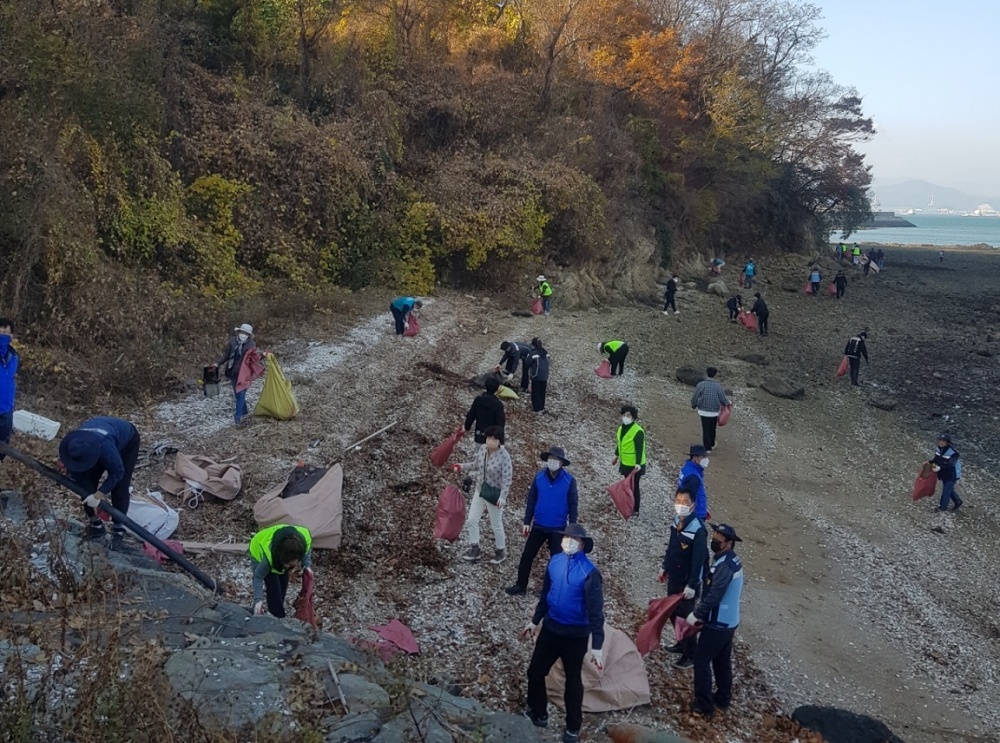 ▲ '연안정화의 날’ 맞이 해안가 정화활동 