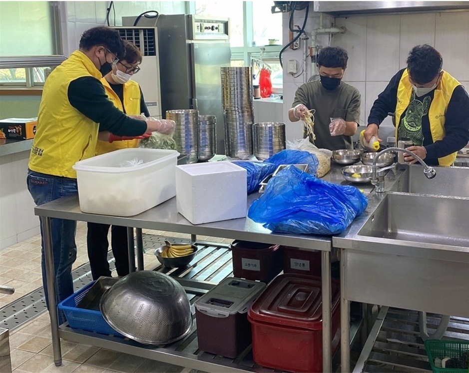 ▲ 우산클럽 이웃과 함께하는 나눔 봉사활동