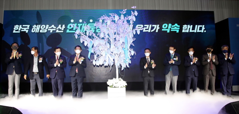 ▲ 지자체장 최초 명예 해양수산 신지식인 선정된 김 지사