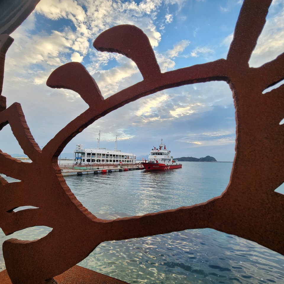 ▲  푸른 바다가 풍랑속에서 아름답듯이 인간의 삶은 시련과 고통속에서 완성이 된다.