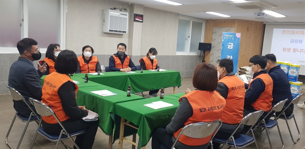 ▲ 한전엠씨에스(주) 후원물품 전달