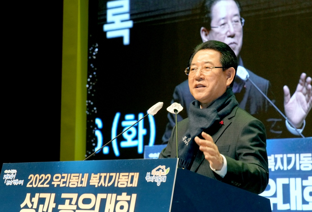 ▲ 김영록 전라남도지사가 6일 전남도청 김대중강당에서 ‘도민에게 힘이 되는 우리동네 복지기동대’라는 슬로건 아래 열린 ‘2022 우리동네 복지기동대 성과 공유대회’에서 대회사를 하고 있다.