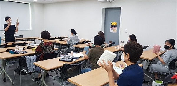 ▲산모 신생아 건강관리사 과정 수강생들이 강의를 듣고 있다. ⓒ 오문수