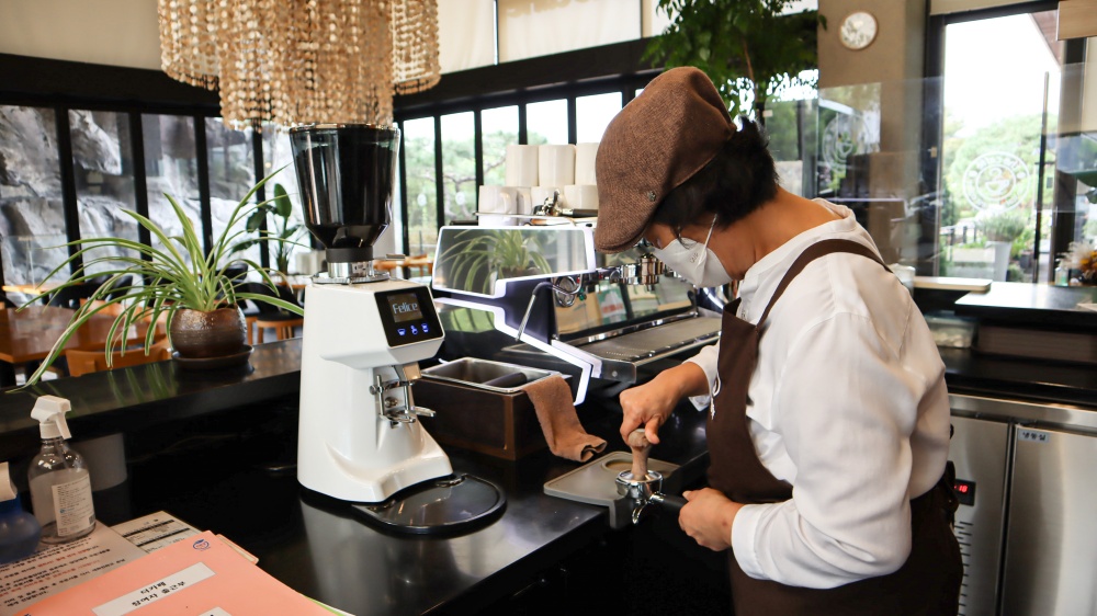 ▲ 노인일자리 참여(실버카페)