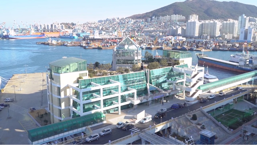 ▲ 부산항 항만시설물