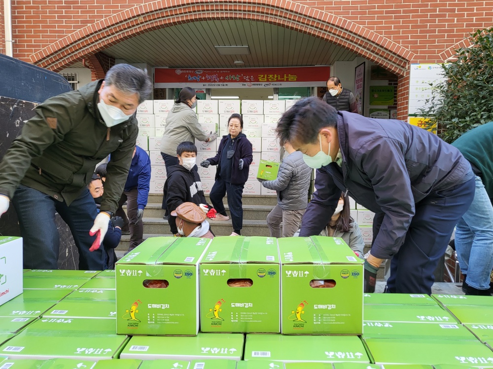 ▲ 희망+행복+사랑 담은 김장나눔 행사