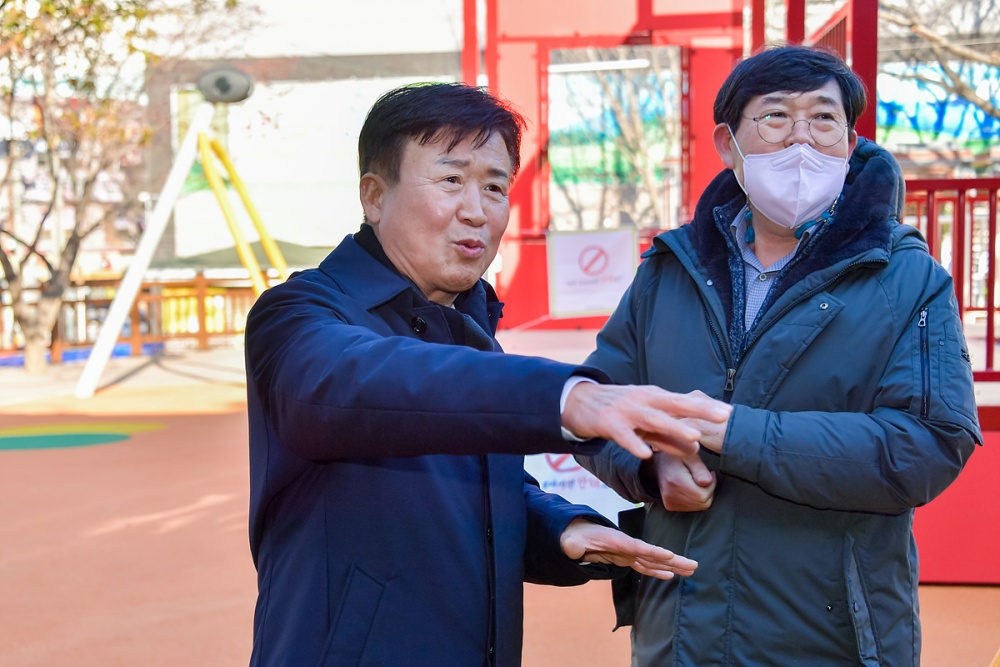 ▲정기명 시장이 주요 시책사업 현장 3개소를 방문해 추진상황을 점검했다.